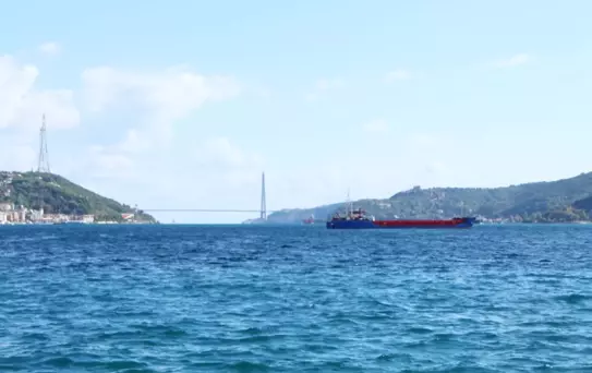 Beşiktaş'ta Kaza: Yolcu Motoru ve Geminin Çarpışması