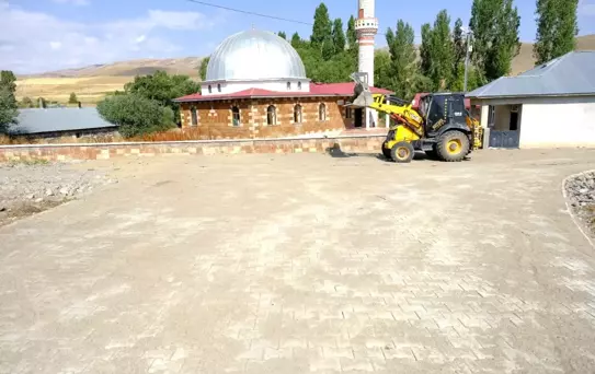 Abdiköy'de 2 Bin Metrekare Parke Taşı Döşendi