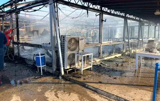 Kiraz'da yangın çıkan sosyal tesis kullanılamaz hale geldi