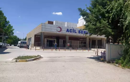 Çivril Devlet Hastanesi'nde Gıda Zehirlenmesi Şüphesi