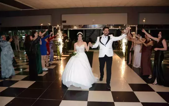 Eşsiz Düğün Takısı: Gelinin Kilosu Kadar Para
