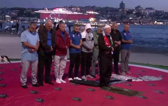 Yüzücülerden Gazze'ye Destek Kulaçları