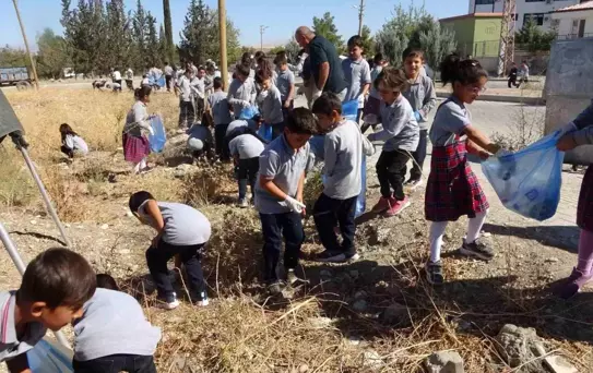 Samsat'ta Temiz Çevre Etkinliği: Öğrenciler Örnek Oldu