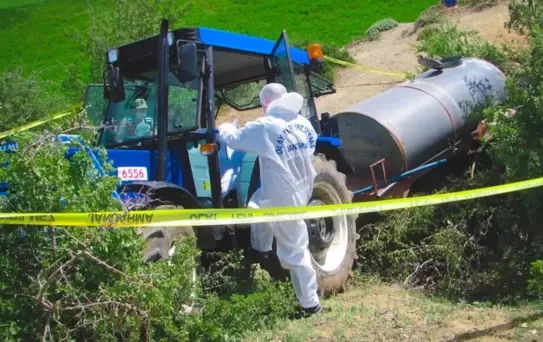Yaşlı adam traktörün üzerinde ölü bulundu