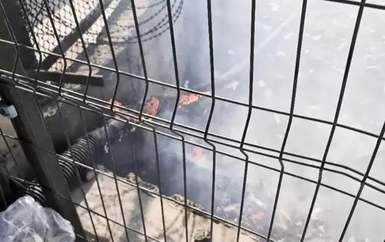 Bayrampaşa'da Metris Cezaevi Yanında Yangın