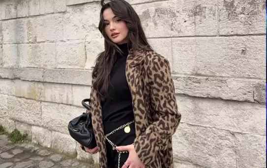 Derya Pınar Ak direk dansı antrenmanını paylaştı! Yeni filmi için yoğun hazırlık