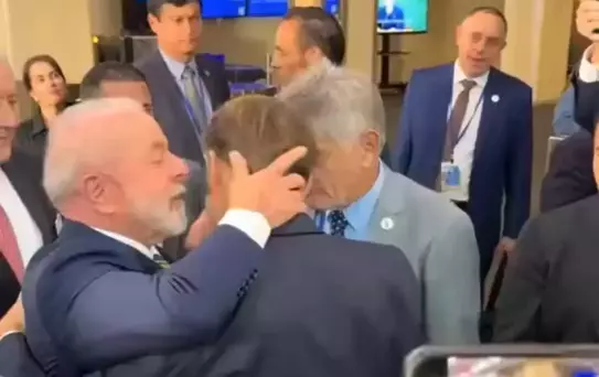 BM zirvesine damga vuran an! Macron'un ensesinden tutup bırakmadı