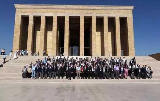 Muğla Büyükşehir, şehit yakını ve gazileri Anıtkabir'e götürdü