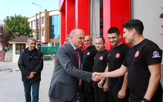 Düzce Belediye Başkanı İtfaiye Personelini Ziyaret Etti