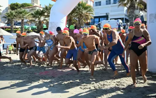 Kuşadası'nda Açık Su Yüzme Yarışması