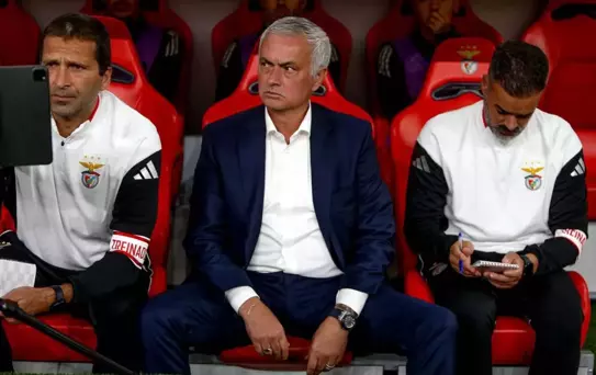 İnanılmaz maç! Mourinho öldü öldü dirildi