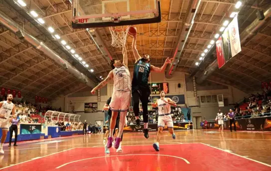 Kocaeli BŞB Kağıtspor, Balıkesir'i 96-81 ile Geçti