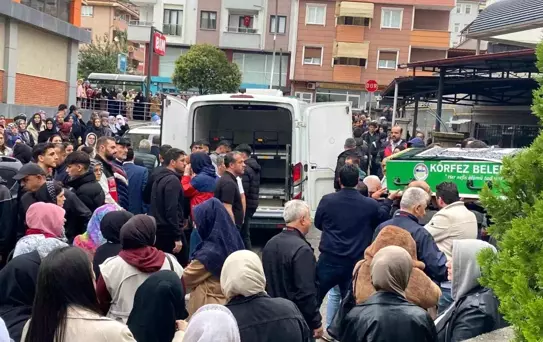 Kocaeli'de Trafik Kazası: Genç Hayatını Kaybetti