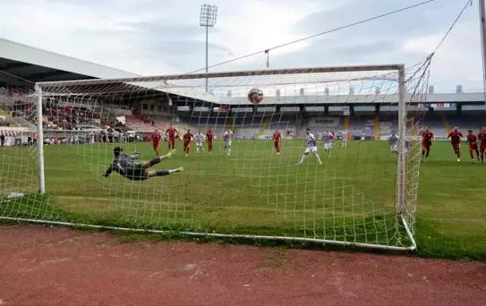 Afyonspor, Ayvalıkgücü ile 3-3 Beraber Kaldı