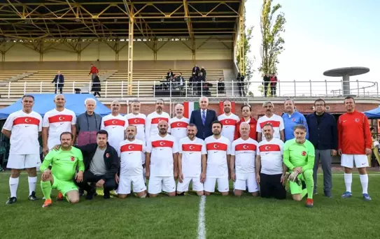 Kurtulmuş Budapeşte'de Dostluk Maçını İzledi
