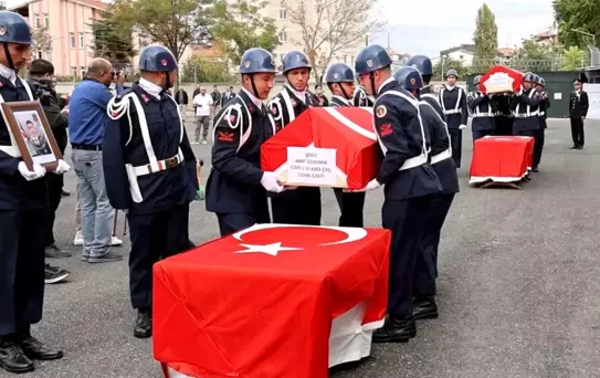 Aksaray'da şehit jandarmalar gözyaşlarıyla memleketlerine uğurlandı
