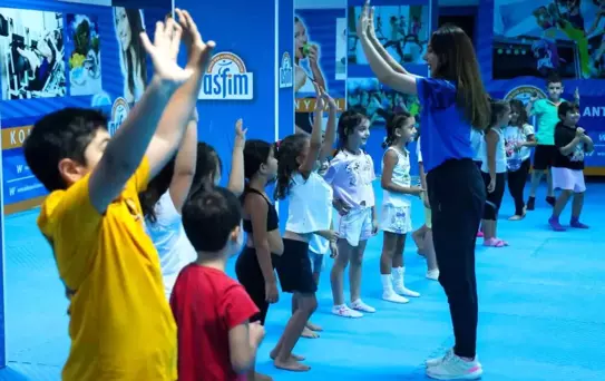 Antalya'da Çocuklar İçin Ücretsiz Jimnastik Dersleri Büyük İlgi Görüyor