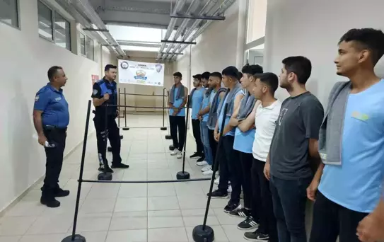 Adana'da Gençler Astsubaylık Hedefine Ulaştı