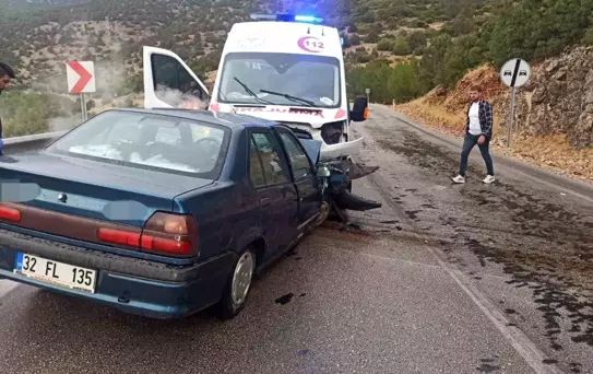 Burdur'da Trafik Kazası: 4 Yaralı