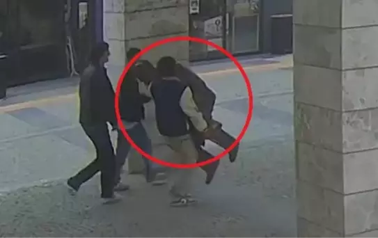 Gençler Nazım'ı Münevver'in Yanına Koydu