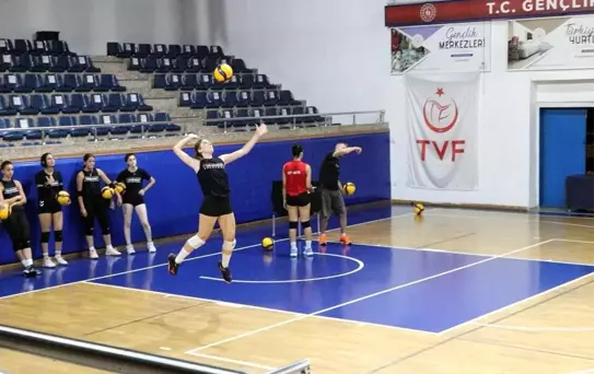 Gençlere örnek özverili sporcular