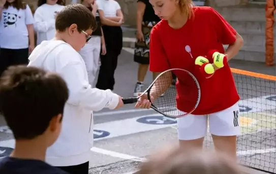 İpek Soylu Şemin, Öğrencilerle Tenis Oynadı