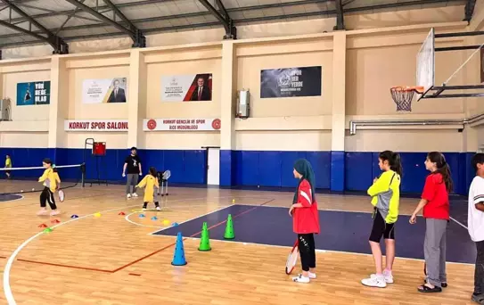 Korkut'ta Tenis Antrenmanları Yoğun İlgi Görüyor