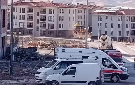 Malatya'da inşaata beton dökümü esnasında kalıbın çökmesi sonucu 2 işçi yaralandı