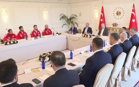 Erdoğan, Kırkpınar Güreşçilerini Kabul Etti