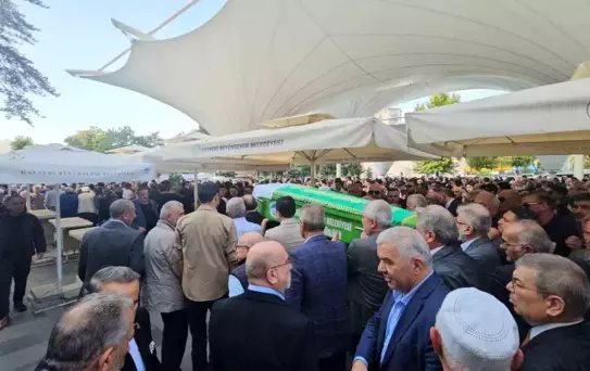 Prof. Dr. Şükrü Karatepe'nin Eşi Gönül Karatepe Son Yolculuğuna Uğurlandı