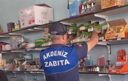 Mersin'de Tarihi Geçmiş Gıda Ürünleri Ele Geçirildi