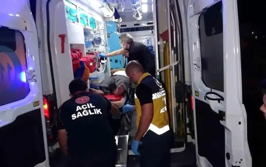 Antalya'da Tır ve Otomobil Çarpıştı: 1 Sürücü Yaralı