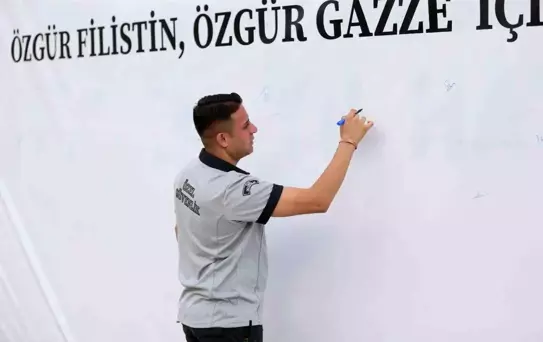 ALKÜ'de Filistin İçin İmza Kampanyası