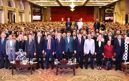 Bakan Işıkhan: İzmir Çöp Dağlarıyla İnleniyor