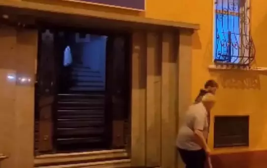 Beyoğlu'nda bastonlu dede uyuşturucu ticaretinden tutuklandı