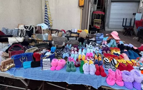 Cam Kemik Hastası Oğlu İçin El Emekleriyle Geçim Sağlıyor