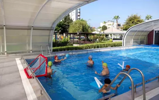 Mersin Büyükşehir Belediyesi'nden Özel Gereksinimli Bireylere Yaz Yüzme Kursu