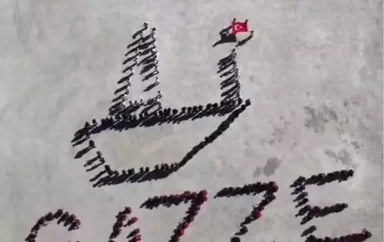 Öğrencilerden Gazze Destek Koreografisi