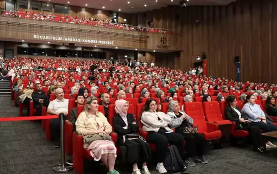 Kocaeli Kitap Fuarı'nda Ökten ve Afyoncu Söyleşi Yaptı