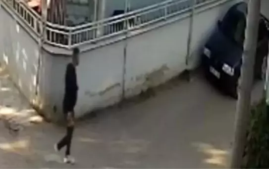 Husumetlisinin aracını kundakladı! O anlar kameralarda