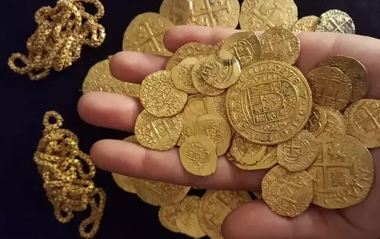 Batan geminin enkazından 1 milyon dolarlık hazine çıkarıldı! Para dalgıçlara verilecek