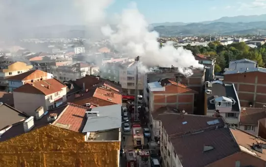 İnegöl'de Çatı Yangını Kontrol Altına Alındı
