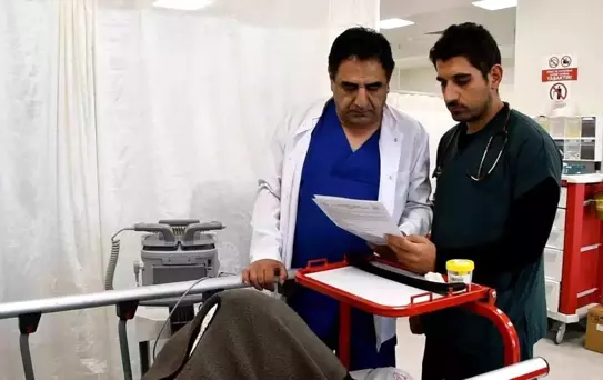 Baba-Oğul Doktorlar Birlikte Hizmet Veriyor