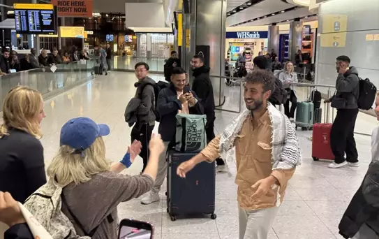 İsrail'den Sınır Dışı Edilen İngiliz Aktivistler Londra'ya Ulaştı