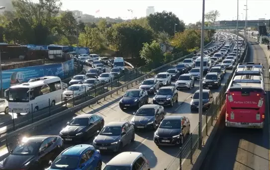 İstanbul'da Trafik Yoğunluğu Artıyor