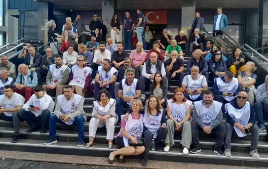 Buca Belediyesi Önünde Maaş Eylemi
