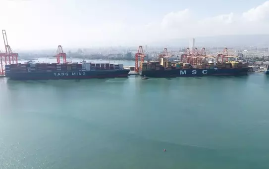 Mersin Limanı'na 400 Metrelik Gemi Yanaştı