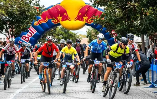 Red Bull Geç Kalma, Bisiklet Tutkunlarını Adalar'da Buluşturdu
