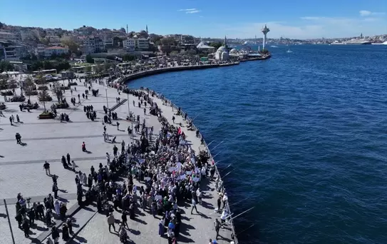 AK Parti Kadın Kolları'ndan Gazze'ye Destek: 'Gazze İçin Sessiz Çığlık' Eylemi