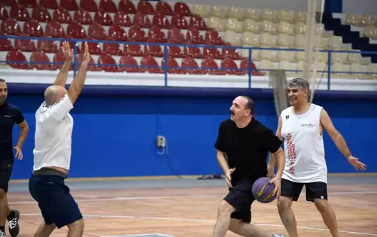 Konyaaltı'nda Yeni Spor Tesisinin Açılış Maçı